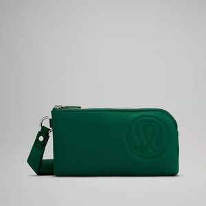 NEW LULULEMON Now and Always Pouch
Puffy (Everglade Green)